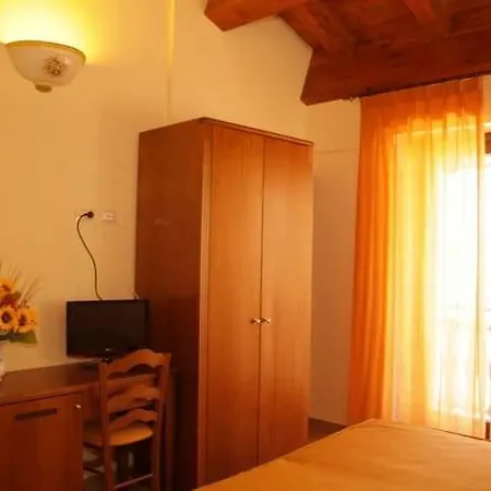 Ginepro D'abruzzo Hotel Casamaina